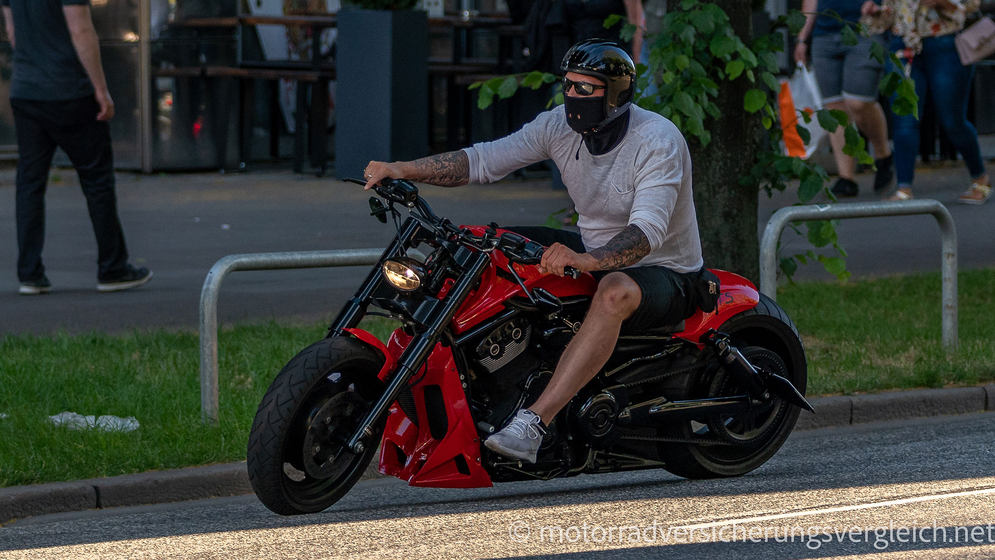 Custom V-Rod auf der Straße